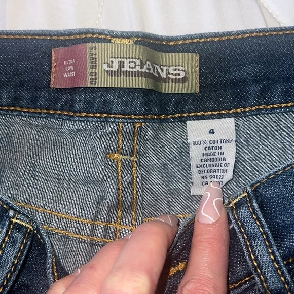 Old Navy women’s size 4 shorts - Picture 2 of 4